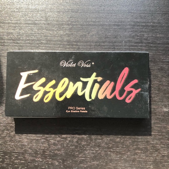 Violet Voss Essentials Palette - Picture 5 of 6